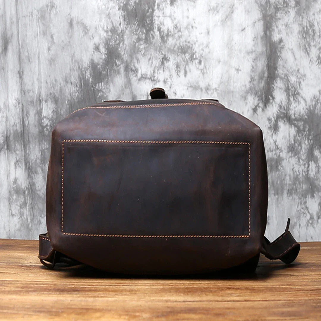 Base reforcada da mochila masculina de couro Crazy Horse vintage castanho escuro BAGAGEM VIP