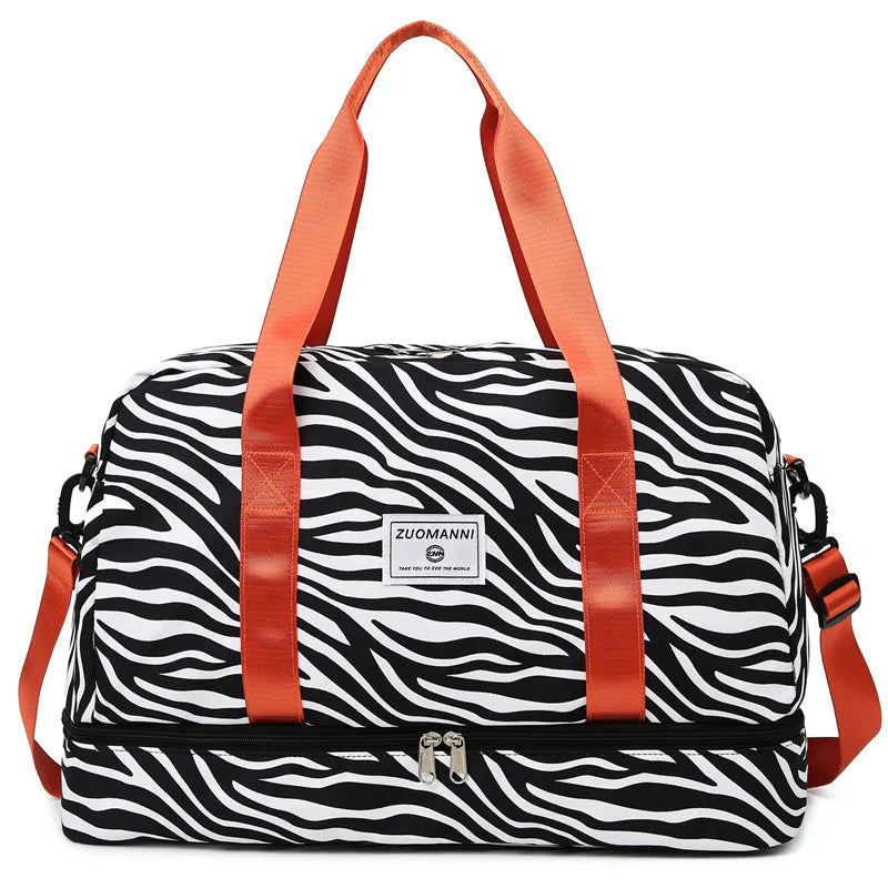 Weekend bag feminina estampada zebra, perfeita para viagens rápidas e looks estilosos.