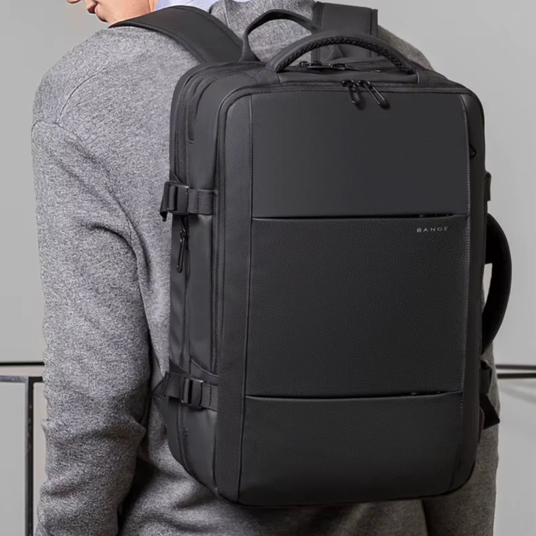 Mochila de Viagem Impermeável 45L, Resistente à Água TechVoyager Pro