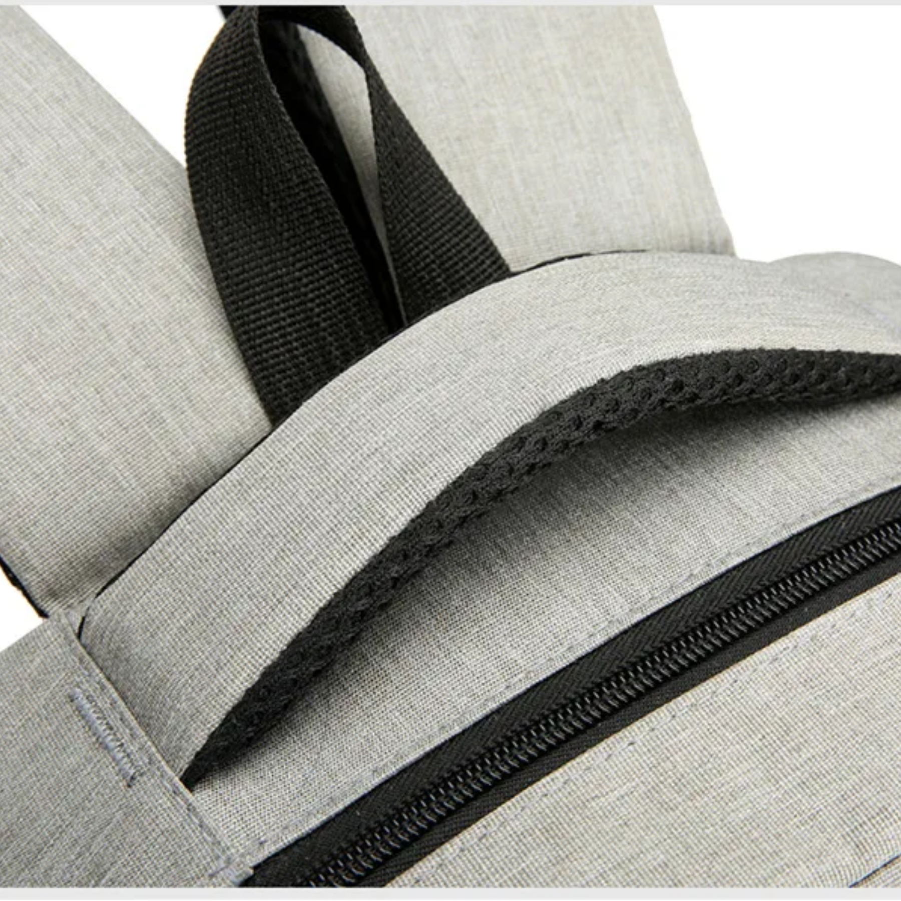 Mochila feminina cinza leve, apenas 0,57kg, ideal para rotina diária