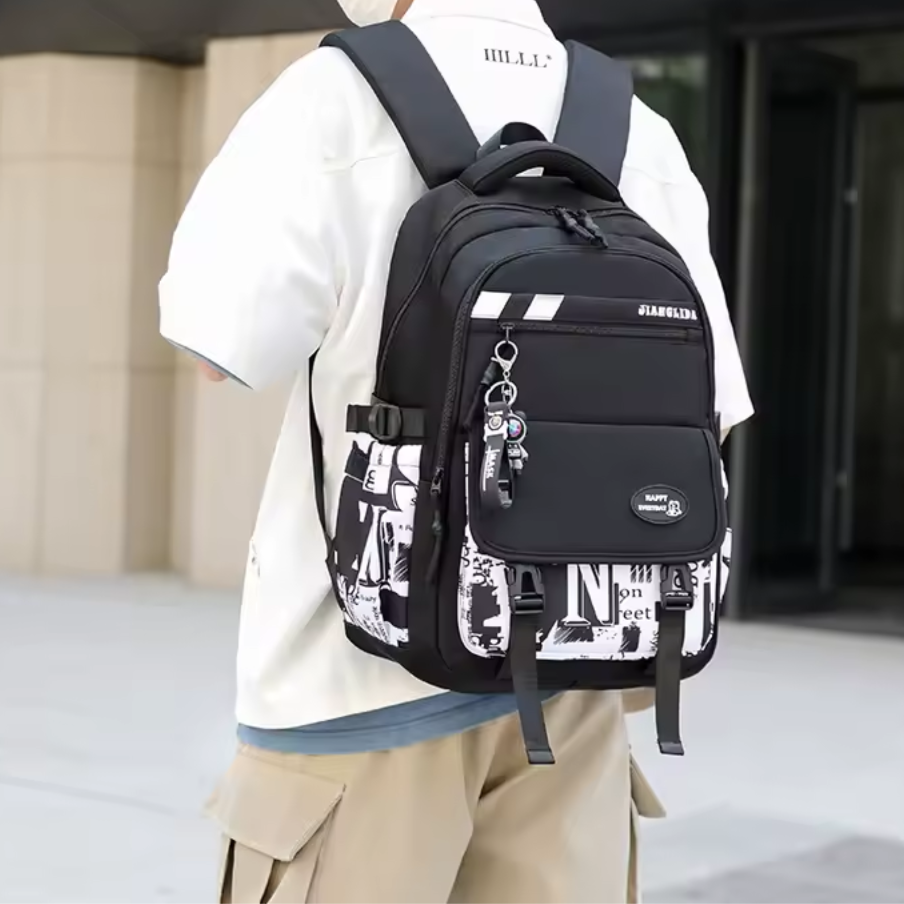 Costas acolchoadas e alças em S largas da mochila AstroKid para conforto ortopédico.