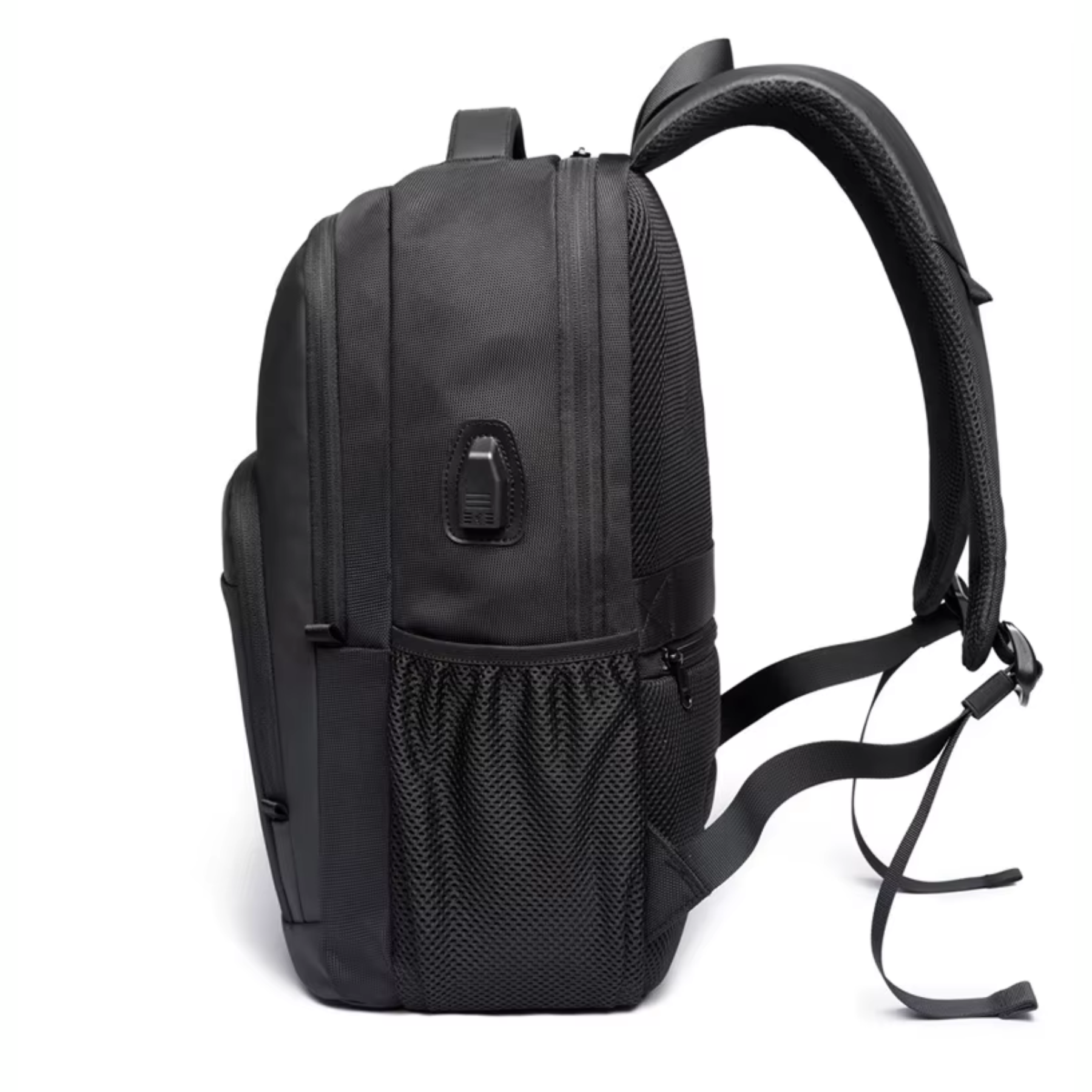 Interior com múltiplos bolsos e organização para trabalho e estudo
