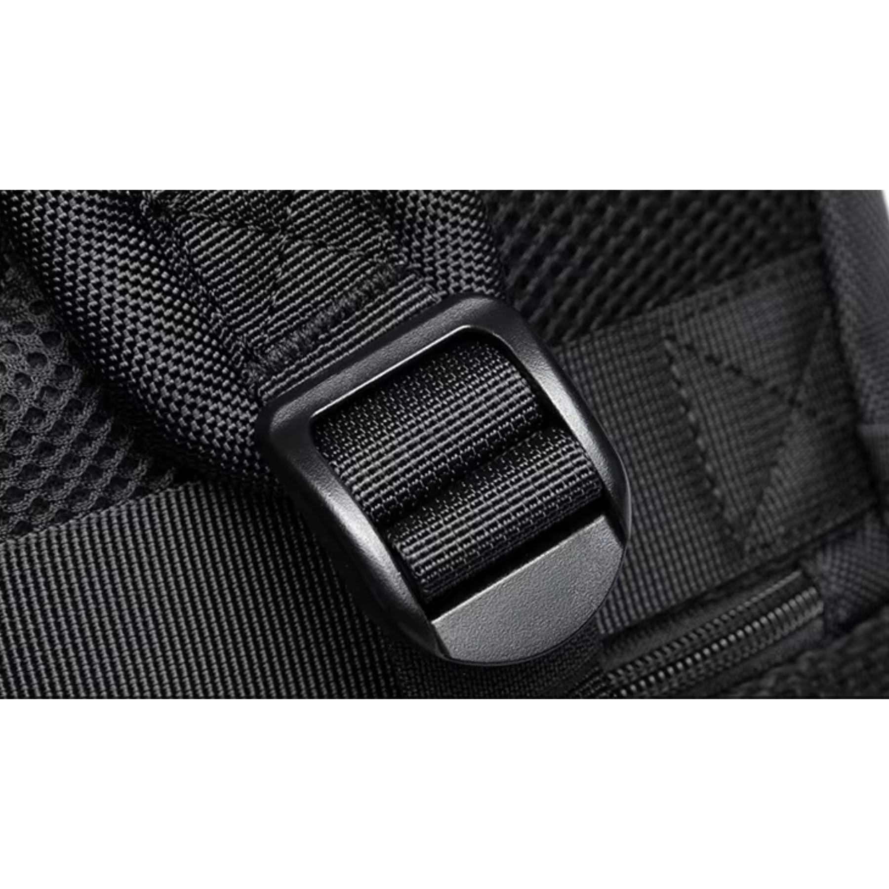 Vista frontal da mochila masculina preta Zonge minimalista