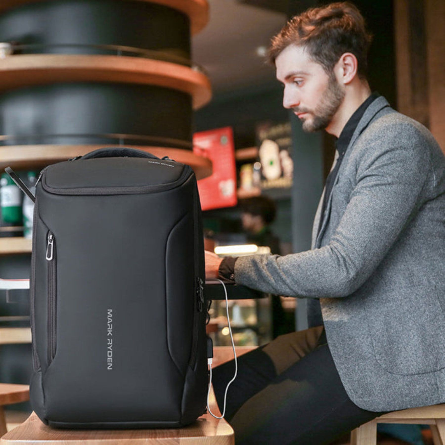 Mochila de viagem preta masculina resistente à água