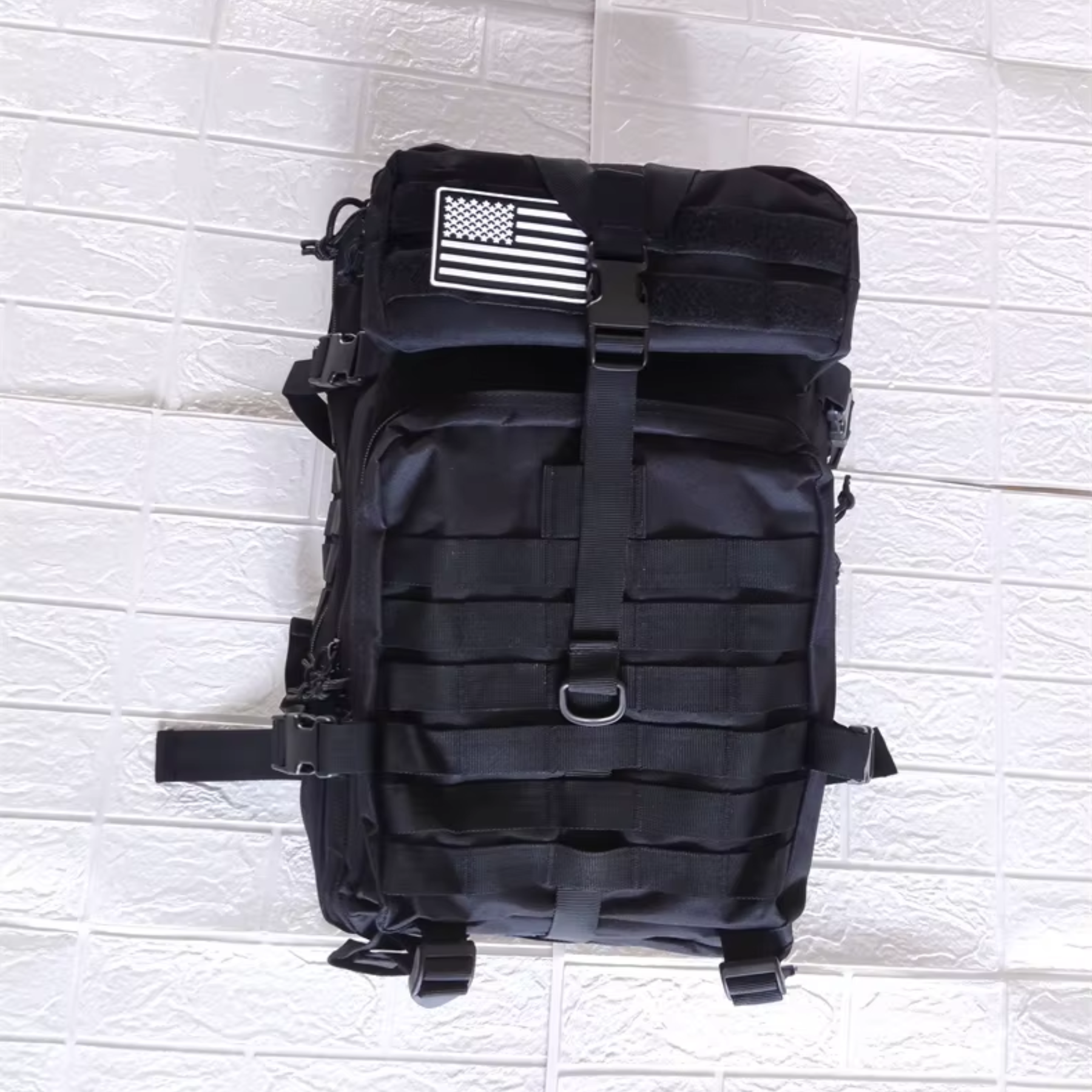 Divisórias internas ajustáveis da mochila tática preta 50L para organização de itens