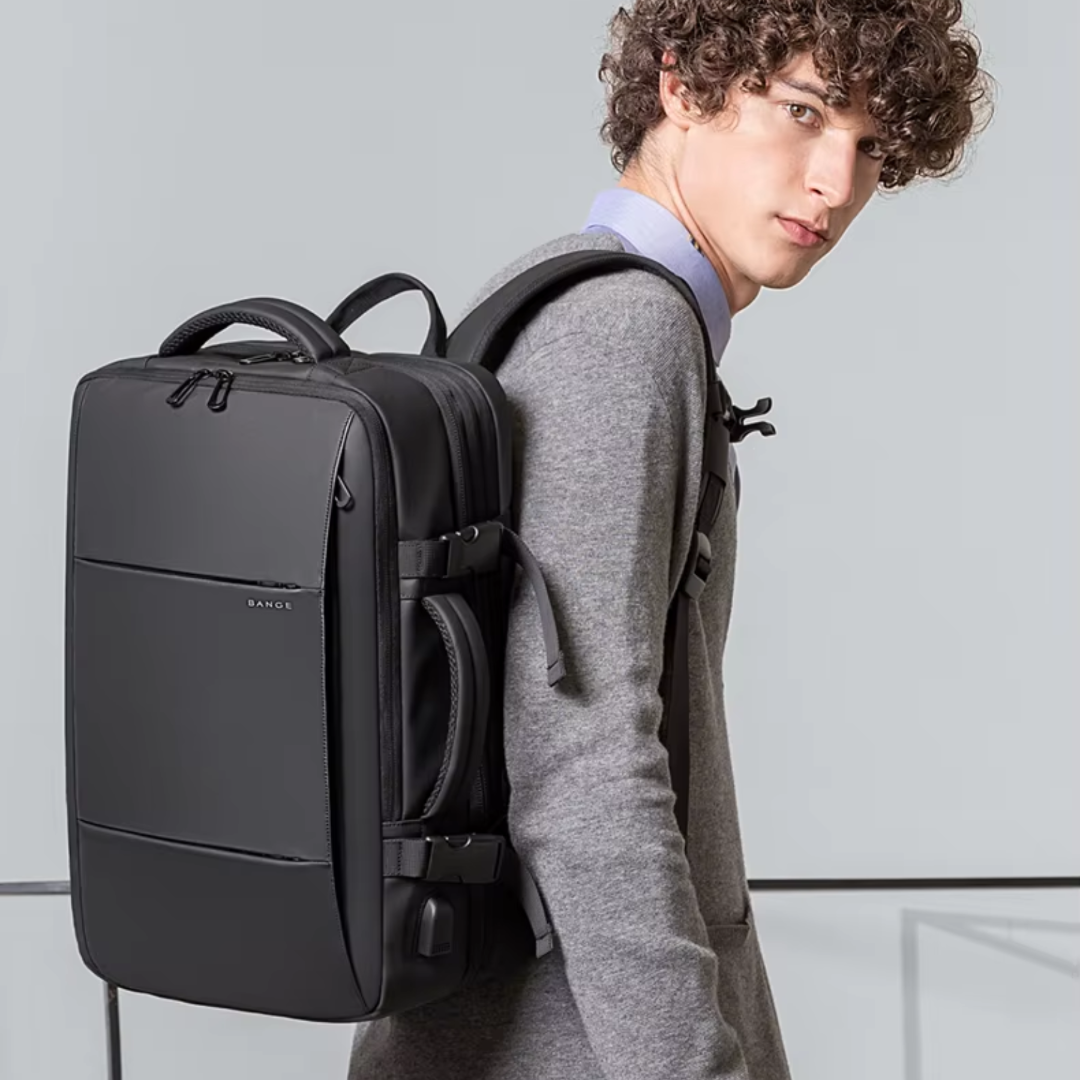 Mochila masculina preta TechVoyager Pro 45L com alças ergonômicas acolchoadas