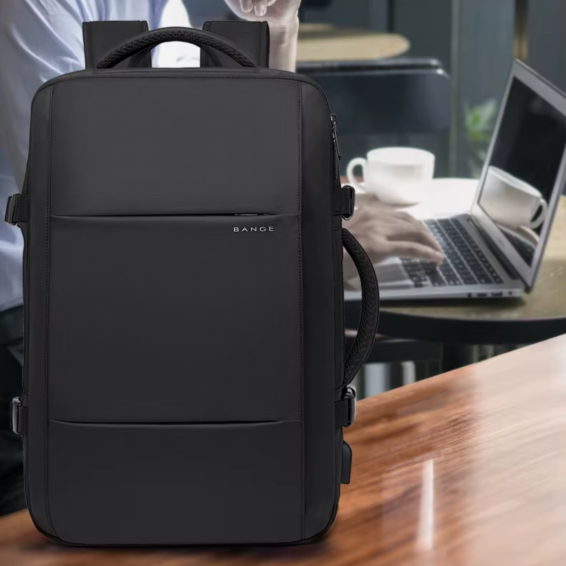 Mochila preta masculina 45L TechVoyager Pro com compartimento para notebook 17.3