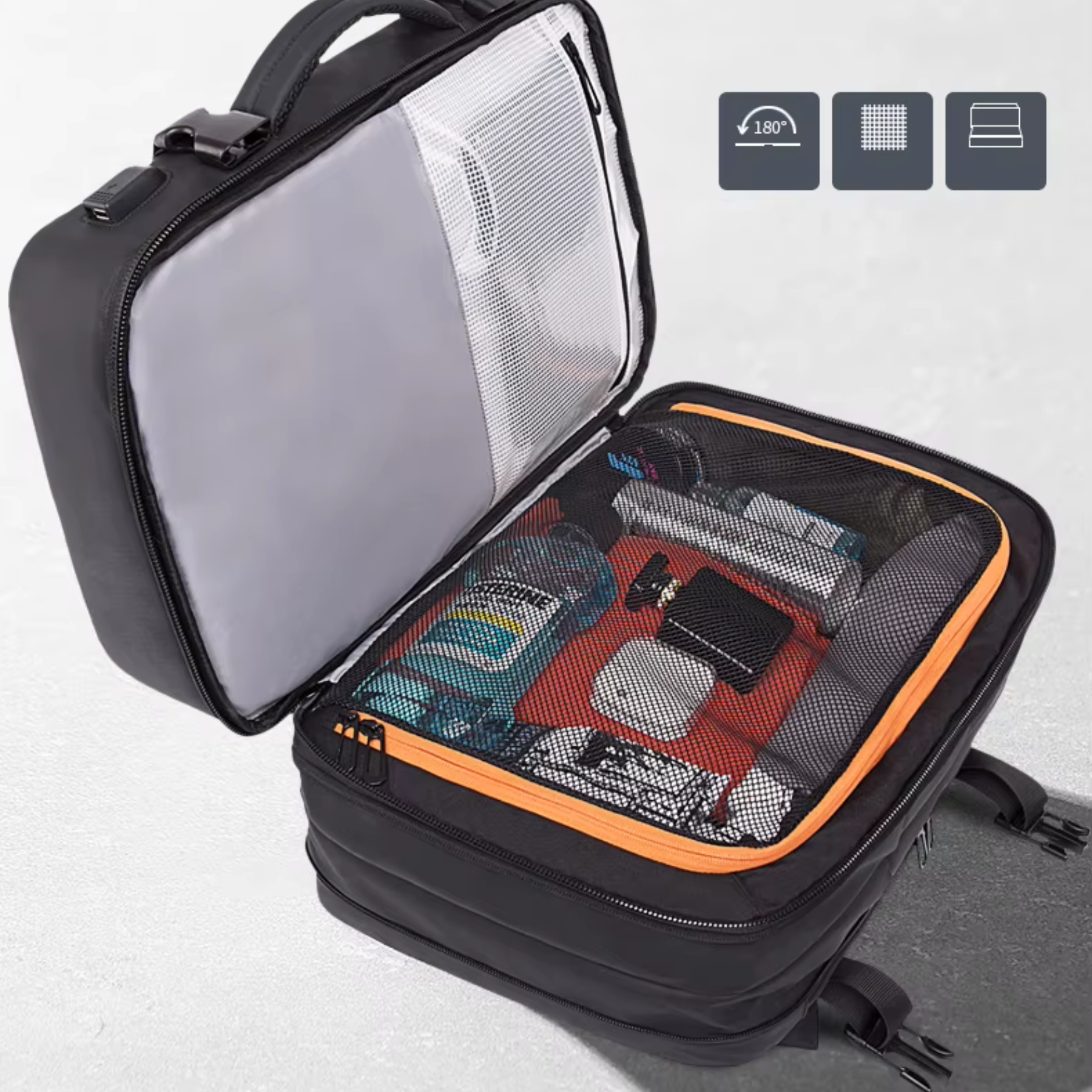Organização interna da mochila preta TechVoyager Pro 45L para viagem