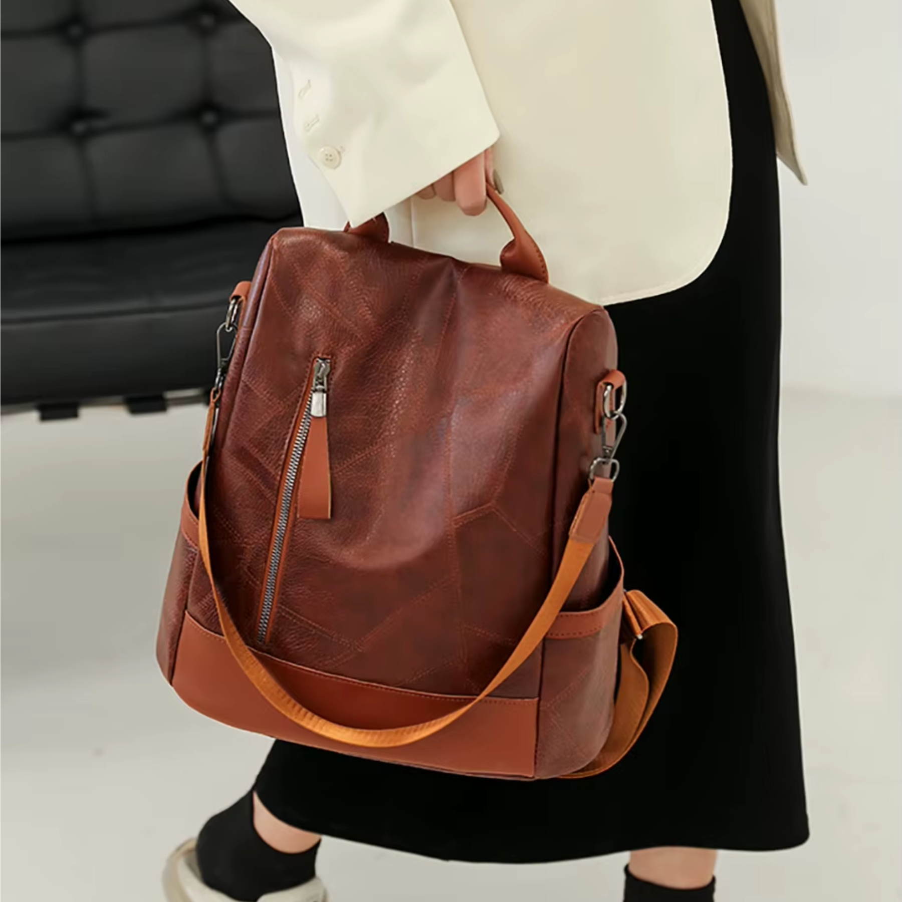 Bolsa Mochila Feminina em Couro ChicShield – Marrom (2 em 1 Bolsa)