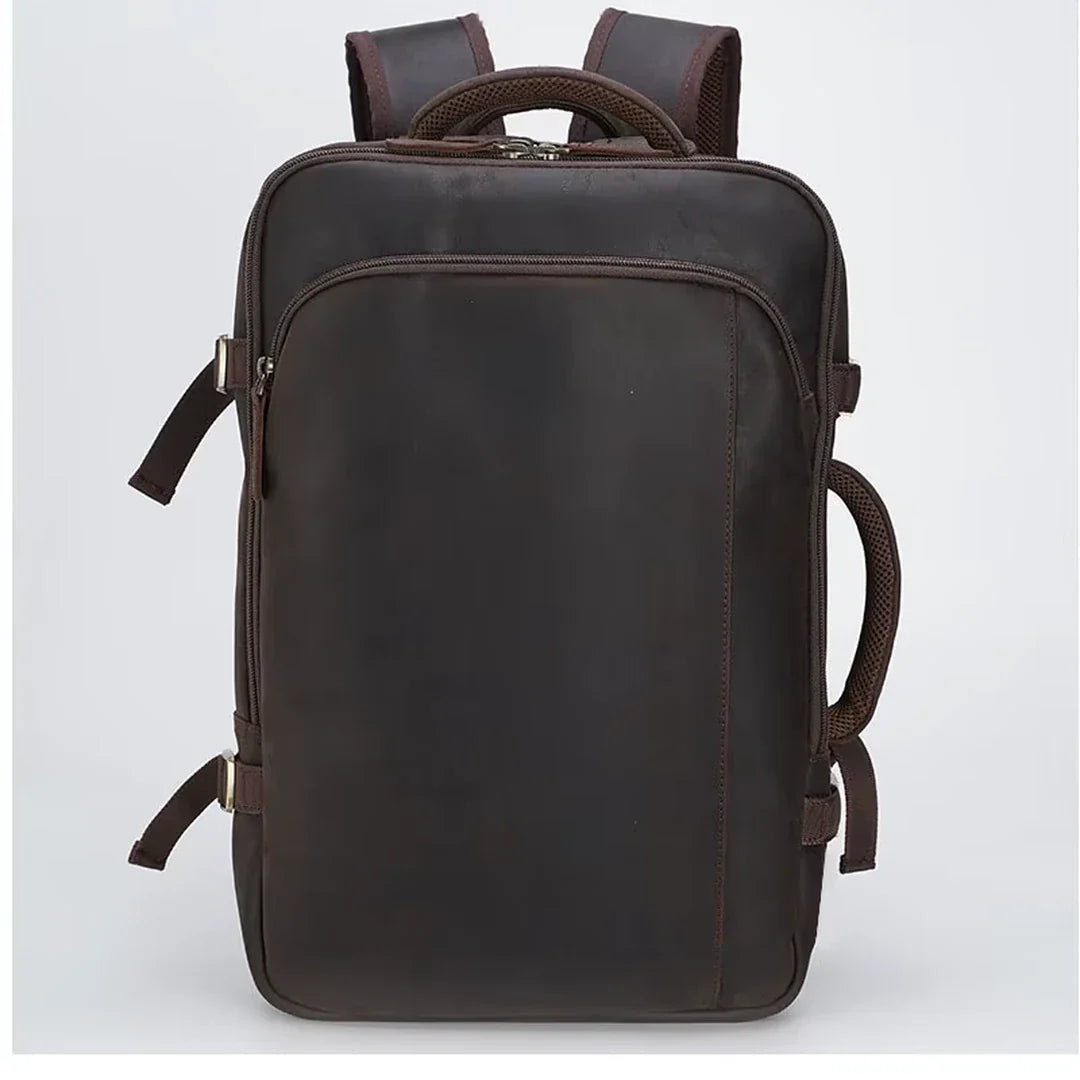 Vista frontal da mochila masculina de couro Crazy Horse castanho escuro BAGAGEM VIP