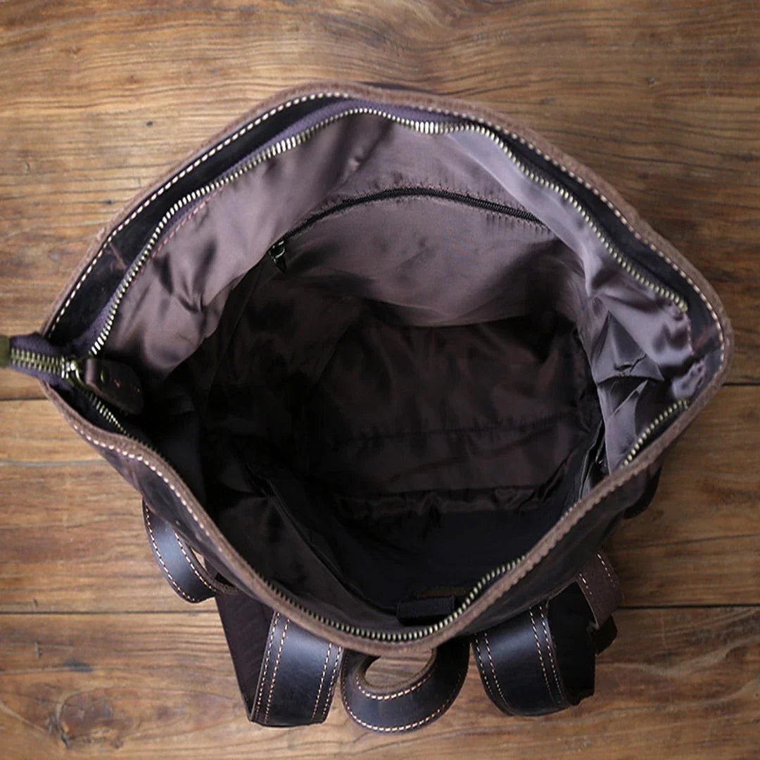 Compartimento interno da mochila masculina de couro Crazy Horse vintage castanho escuro BAGAGEM VIP