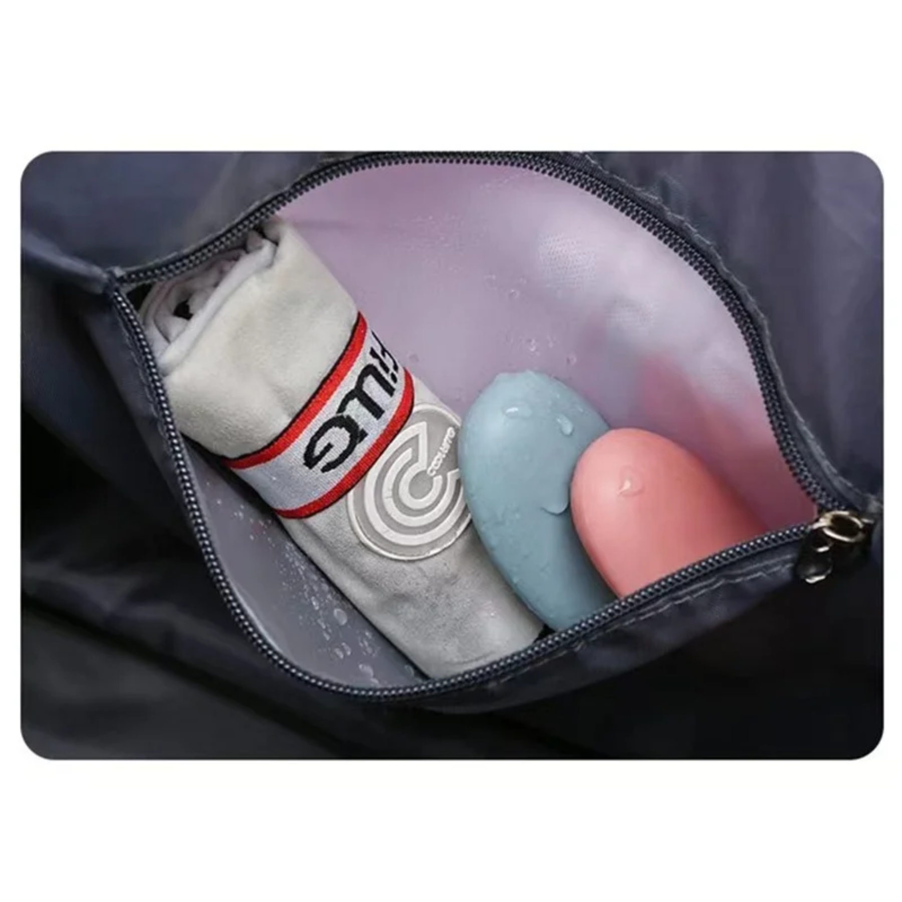 Compartimentos internos da bolsa feminina expansível preta para organização inteligente
