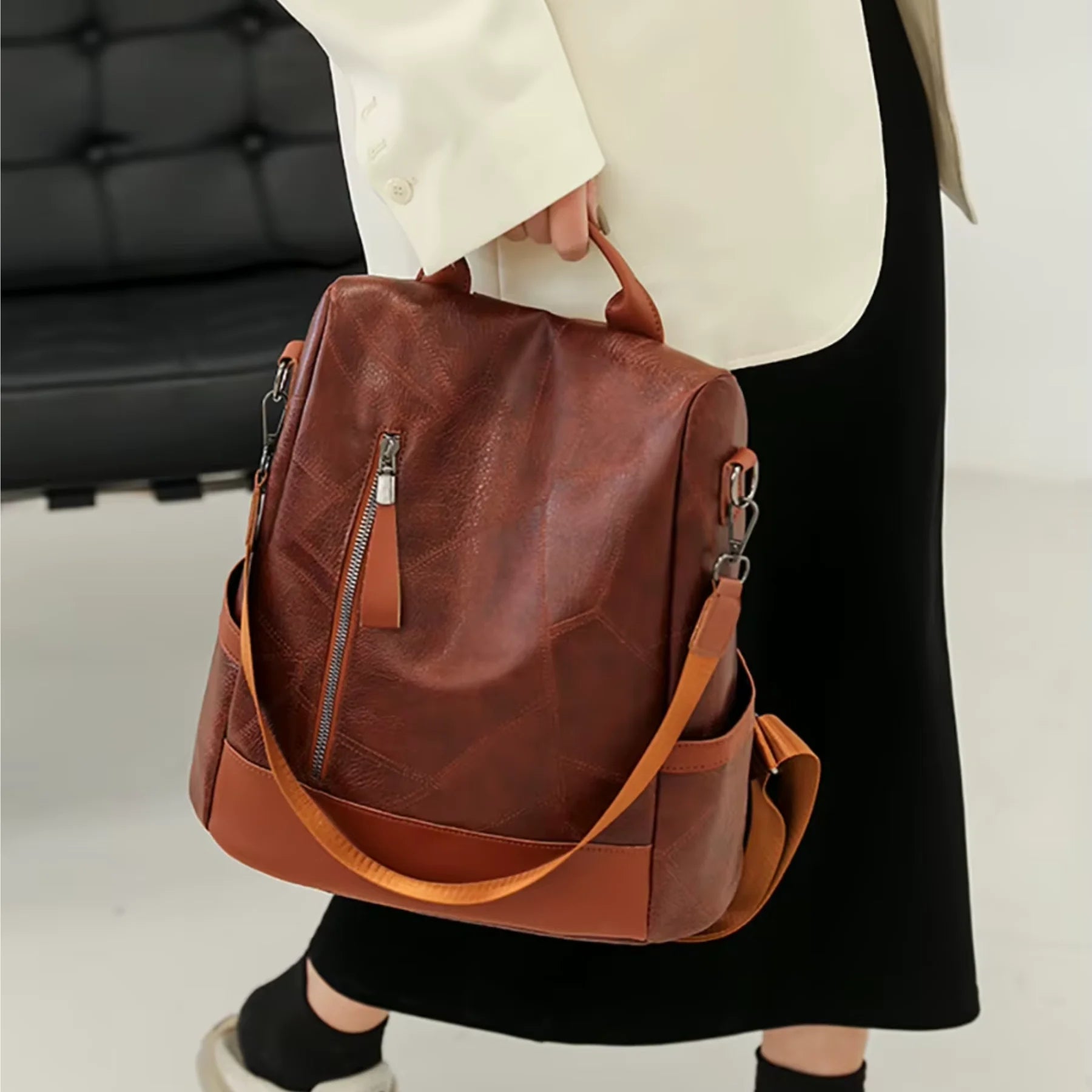 Bolsa Mochila Feminina em Couro ChicShield � Marrom (2 em 1 Bolsa)