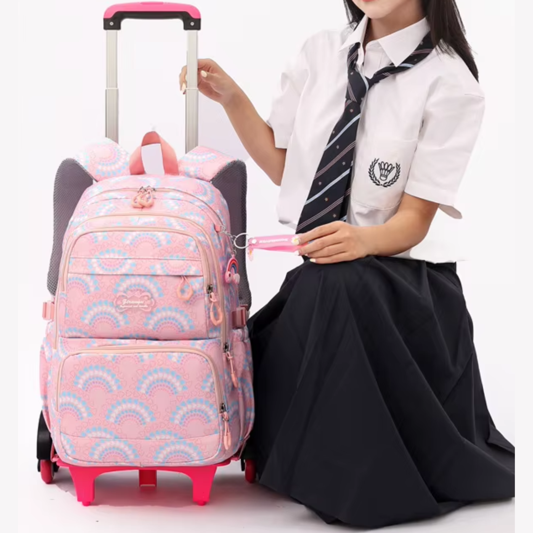 Mochila rosa com carrinho e tema de desenho animado vista frontal
